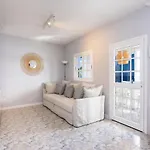 Home2book Stunning Beachfront House With Sea Views Дом отдыха *