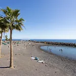 Home2book Stunning Beachfront House With Sea Views
