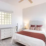 Дом отдыха Home2book Stunning Beachfront House With Sea Views