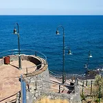 Home2book Stunning Beachfront House With Sea Views