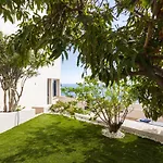 Home2book Stunning Beachfront House With Sea Views Дом отдыха Канделария