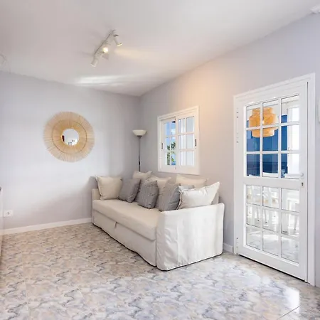 Home2book Stunning Beachfront House With Sea Views בית נופש *