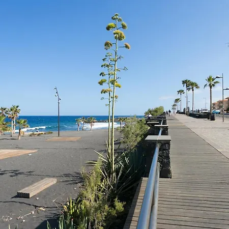 Home2book Stunning Beachfront House With Sea Views Holiday home *