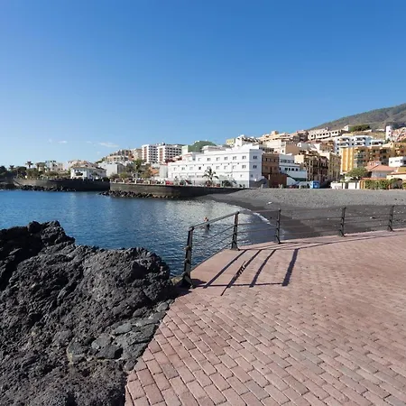 Home2book Stunning Beachfront House With Sea Views Holiday home