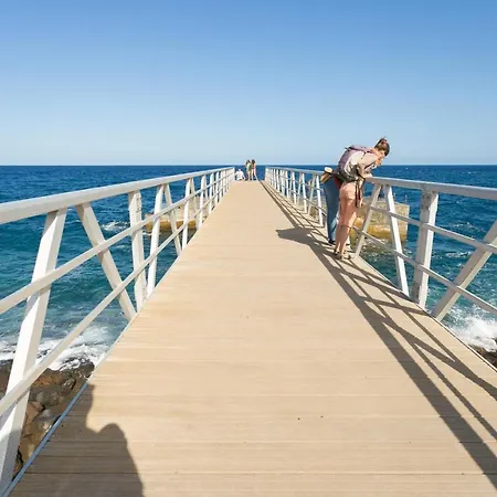 Home2book Stunning Beachfront House With Sea Views קנדלריה