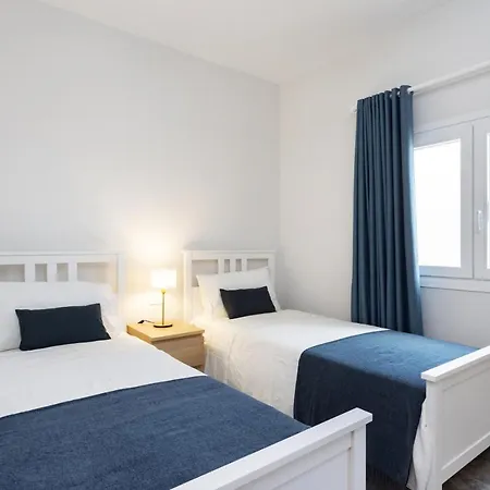 בית נופש Home2book Stunning Beachfront House With Sea Views