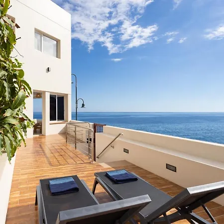 Home2book Stunning Beachfront House With Sea Views カンデラリア