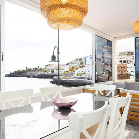 Home2book Stunning Beachfront House With Sea Views בית נופש