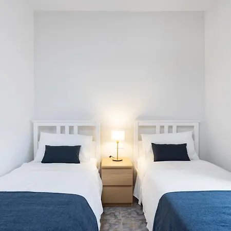 Home2book Stunning Beachfront House With Sea Views *