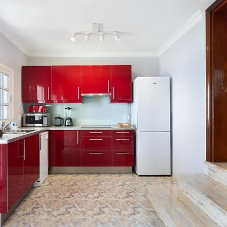 בית נופש Home2book Stunning Beachfront House With Sea Views