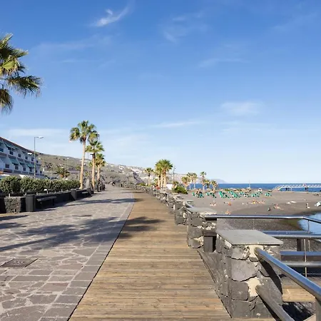 בית נופש Home2book Stunning Beachfront House With Sea Views