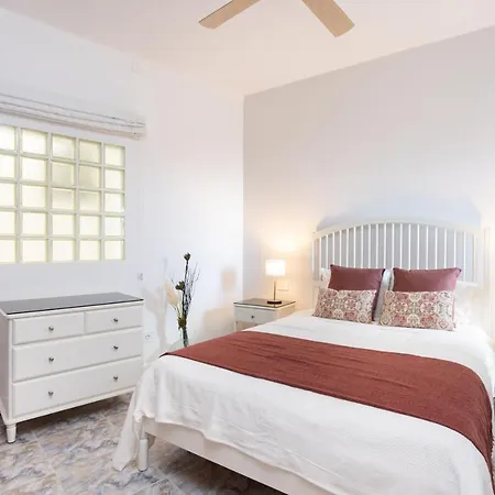 Holiday home Home2book Stunning Beachfront House With Sea Views