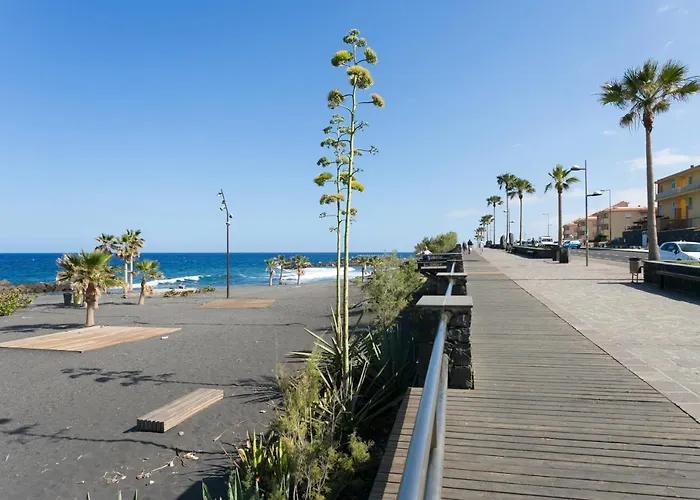 Home2book Stunning Beachfront House With Sea Views Дом отдыха *