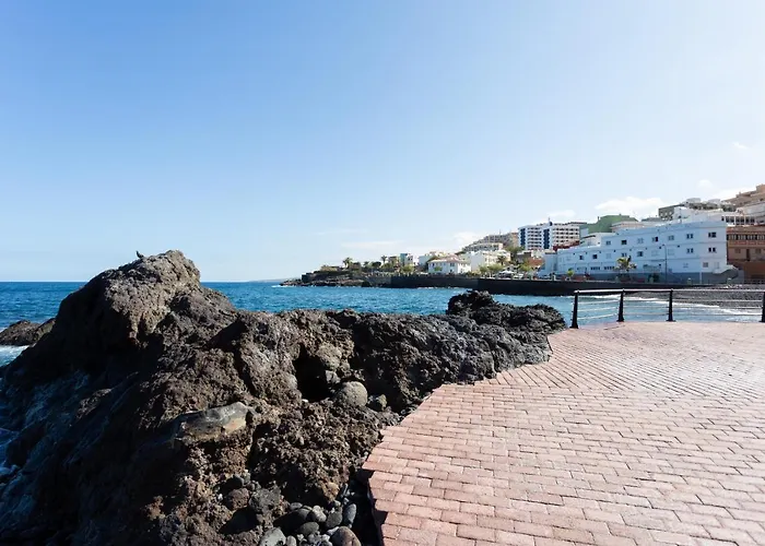 Home2book Stunning Beachfront House With Sea Views