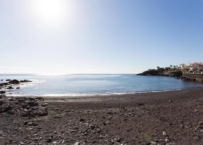 Home2book Stunning Beachfront House With Sea Views Сasa de vacaciones