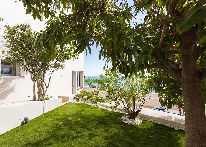 Home2book Stunning Beachfront House With Sea Views Дом отдыха Канделария