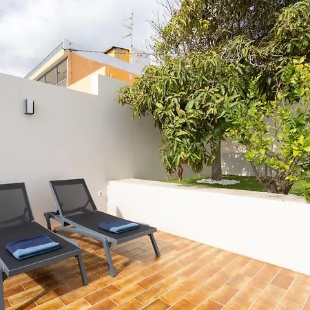 Home2book Stunning Beachfront House With Sea Views