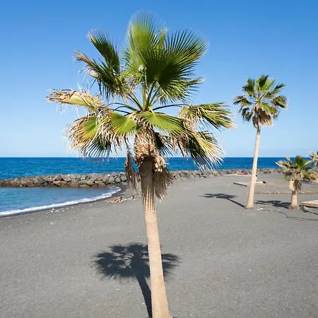 Home2book Stunning Beachfront House With Sea Views Casa vacanze
