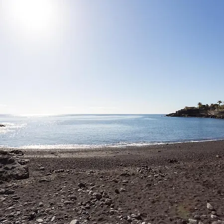 Home2book Stunning Beachfront House With Sea Views Semesterbostad