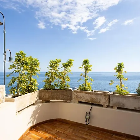 Home2book Stunning Beachfront House With Sea Views Casa vacanze Candelaria