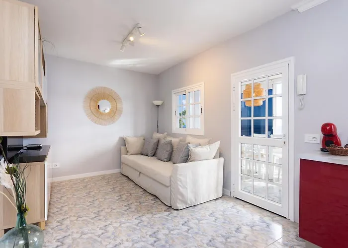 Home2book Stunning Beachfront House With Sea Views 別荘 *