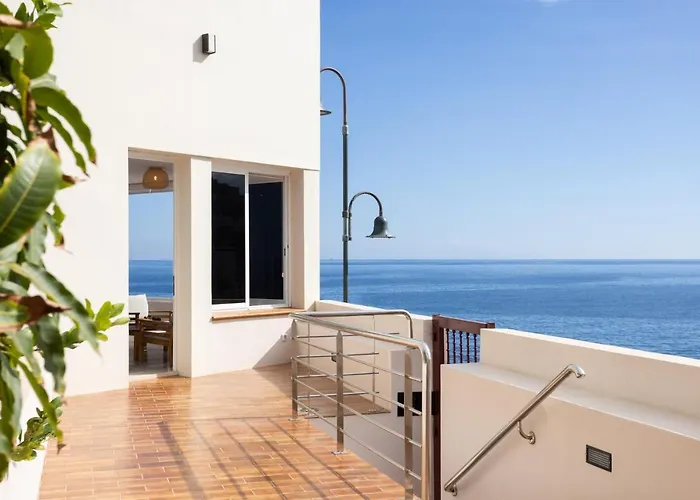 Home2book Stunning Beachfront House With Sea Views Tatil Evi *