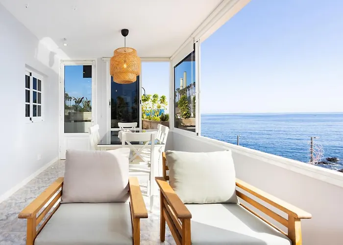 Home2book Stunning Beachfront House With Sea Views *