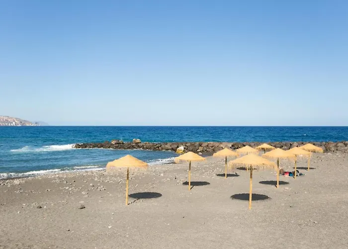 Home2book Stunning Beachfront House With Sea Views Vakantiehuis *