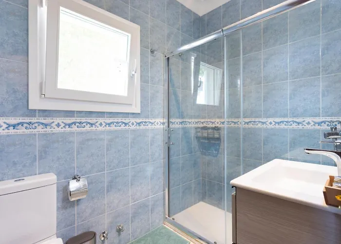 Home2book Stunning Beachfront House With Sea Views Vakantiehuis