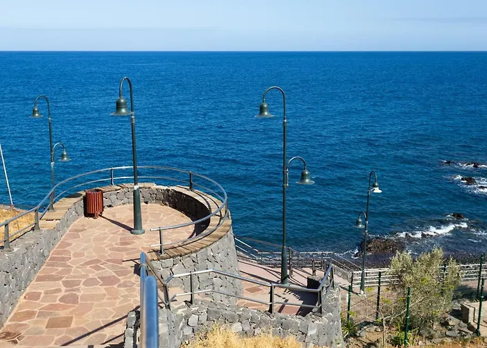 Home2book Stunning Beachfront House With Sea Views