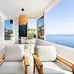 Home2book Stunning Beachfront House With Sea Views *