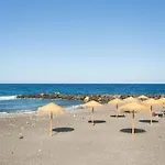 Home2book Stunning Beachfront House With Sea Views Feriehus *