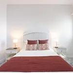 Home2book Stunning Beachfront House With Sea Views Feriehus *